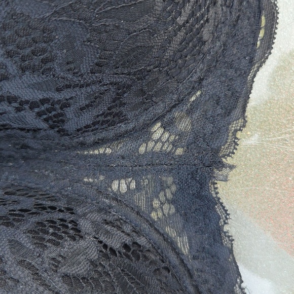 Kiss And Tell Bra - Picture 3 of 7